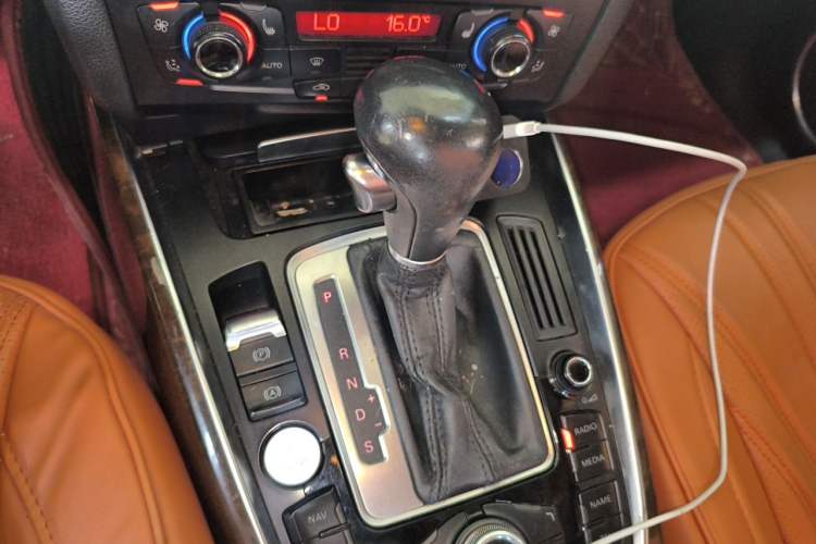 Used Audi Q5 2012 2.0TFSI Comfort Version Gear Lever