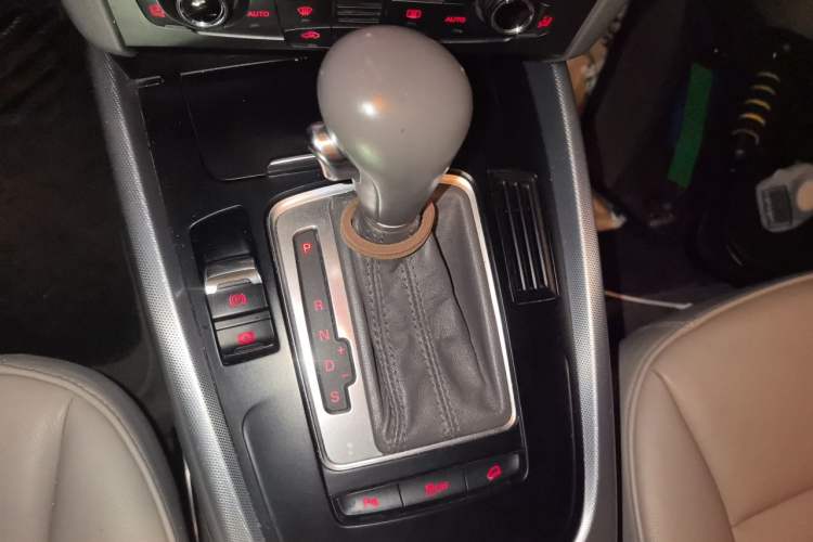 Used Audi Q5 2012 2.0TFSI Technology Model Gear Lever