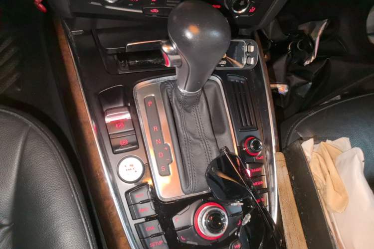 Used Audi Q5 2012 2.0TFSI Luxury Edition Gear Lever