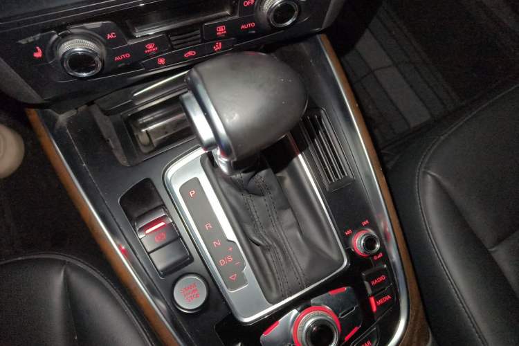 Used Audi Q5 2012 2.0TFSI hybrid Gear Lever