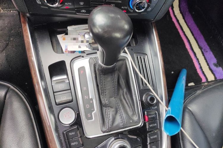 Used Audi Q5 2012 2.0TFSI Comfort Version Gear Lever