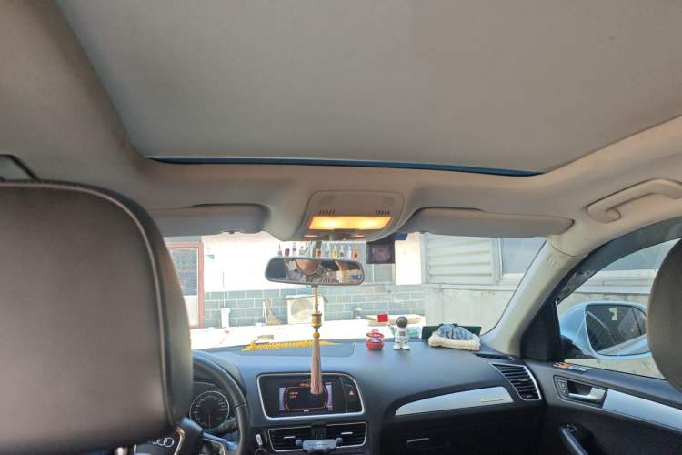 Used Audi Q5 2012 2.0TFSI Technology Model Headliner