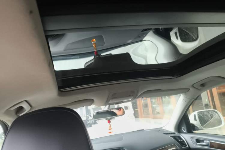 Used Audi Q5 2012 2.0TFSI Comfort Version Headliner
