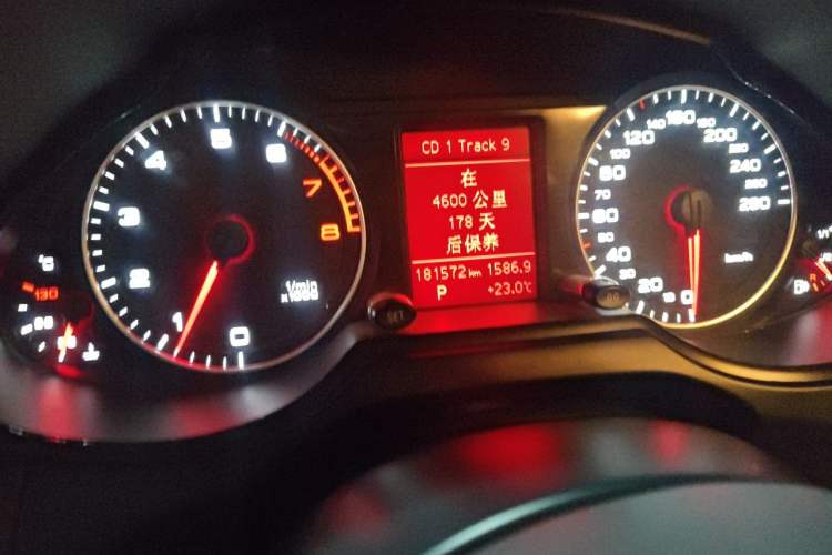 Used Audi Q5 2012 2.0TFSI Technology Model Odometer Close Up