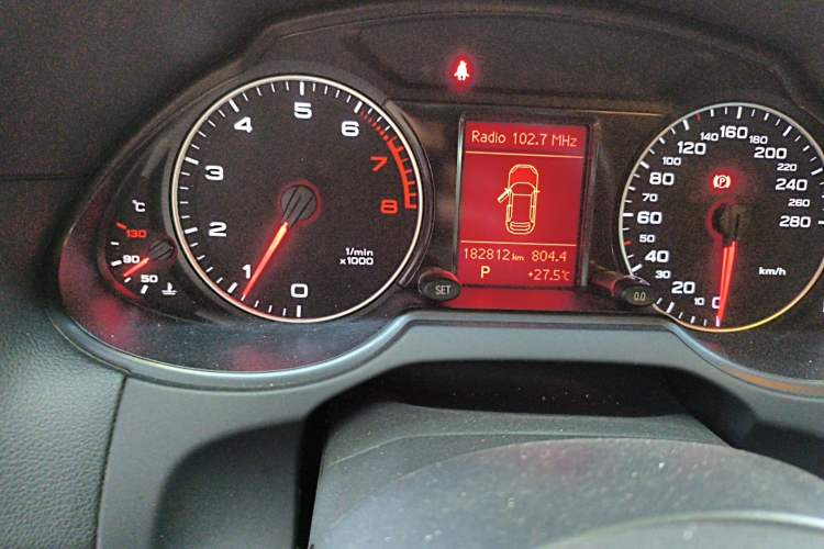 Used Audi Q5 2012 2.0TFSI Technology Model Odometer Close Up