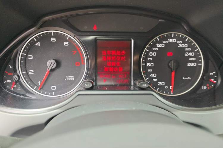Used Audi Q5 2012 2.0TFSI Technology Model Odometer Close Up