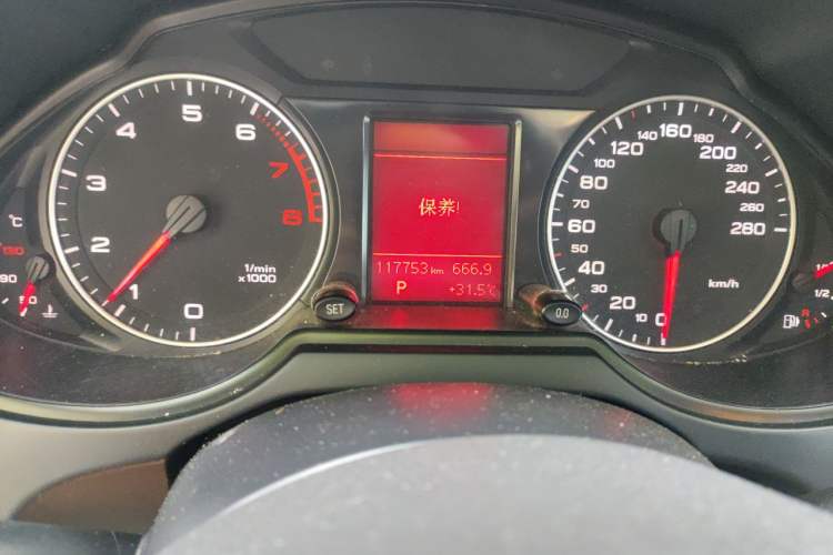 Used Audi Q5 2012 2.0TFSI Comfort Version Odometer Close Up
