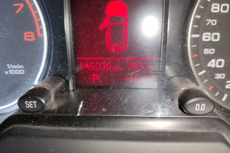 Used Audi Q5 2012 2.0TFSI Technology Model Odometer Close Up