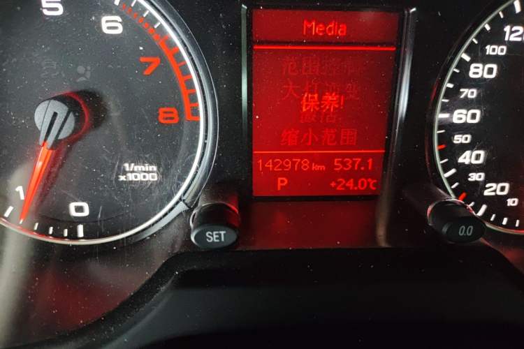 Used Audi Q5 2012 2.0TFSI Technology Model Odometer Close Up