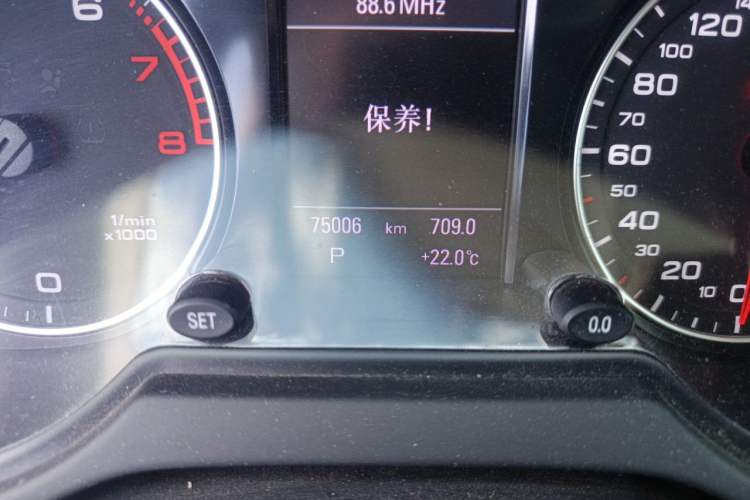 Used Audi Q5 2012 2.0TFSI Comfort Version Odometer Close Up