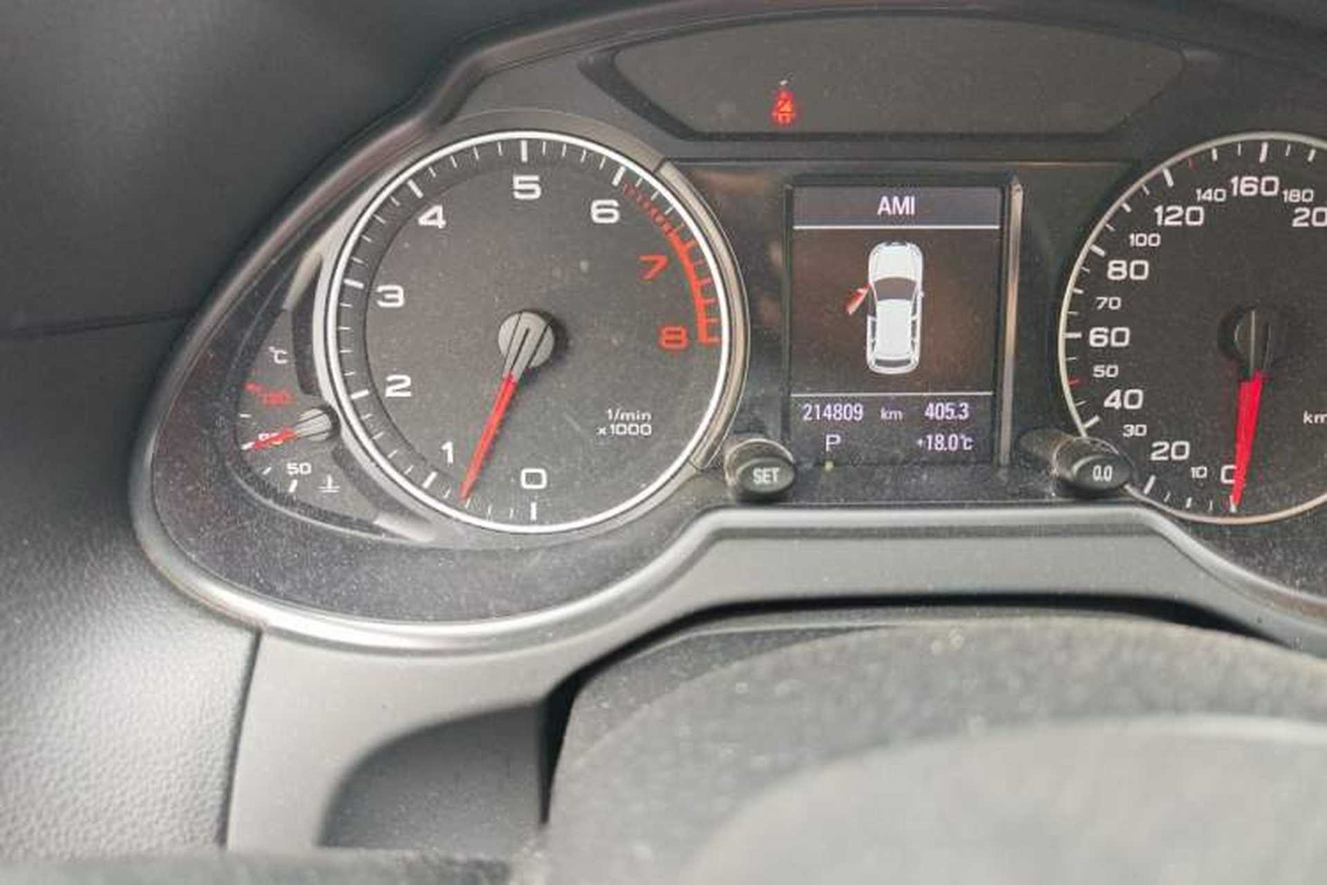 Used Audi Q5 2012 2.0TFSI Comfort Version Odometer Close Up