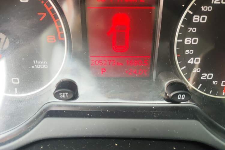 Used Audi Q5 2012 2.0TFSI Technology Model Odometer Close Up