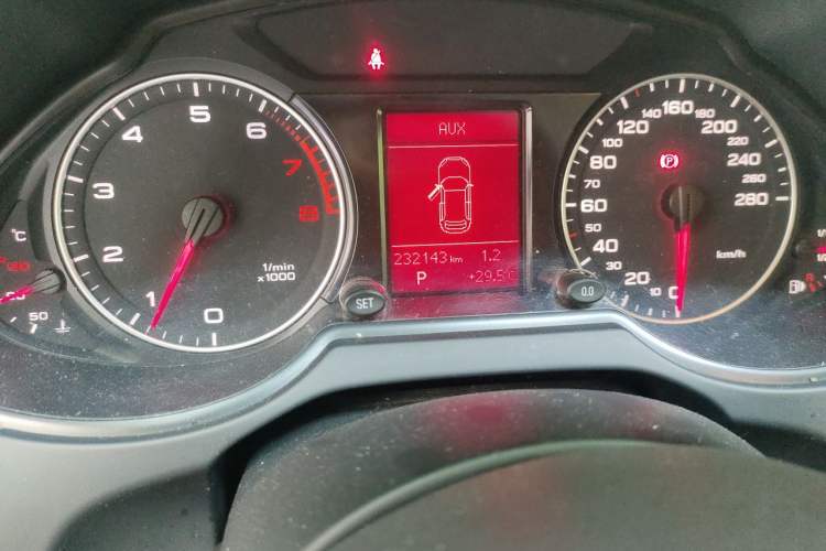 Used Audi Q5 2012 2.0TFSI Technology Model Odometer Close Up