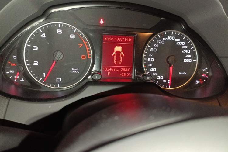 Used Audi Q5 2012 2.0TFSI Technology Model Odometer Close Up