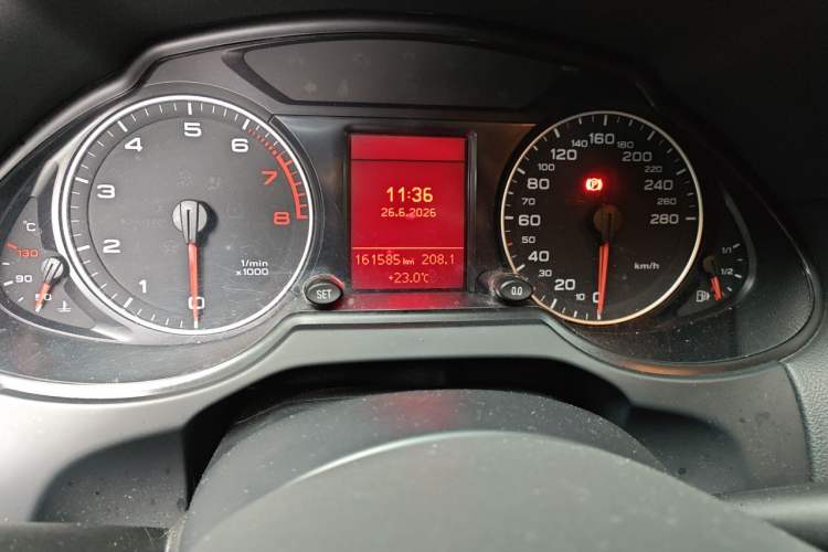 Used Audi Q5 2012 2.0TFSI Technology Model Odometer Close Up