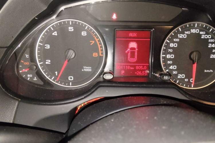 Used Audi Q5 2012 2.0TFSI Technology Model Odometer Close Up