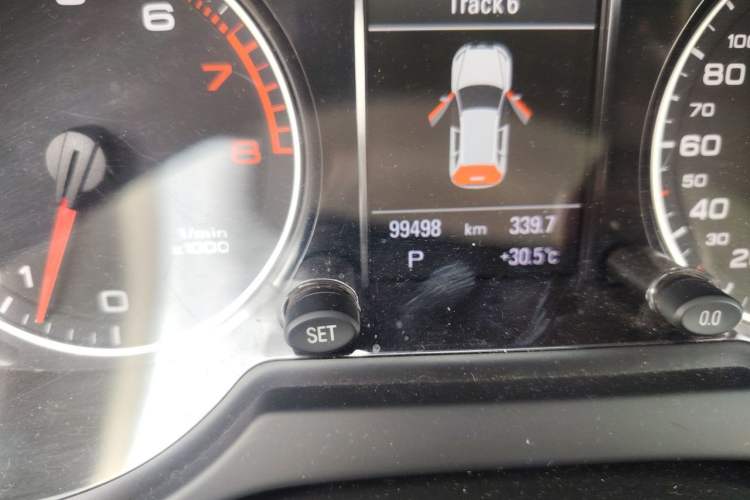 Used Audi Q5 2012 2.0TFSI Comfort Version Odometer Close Up