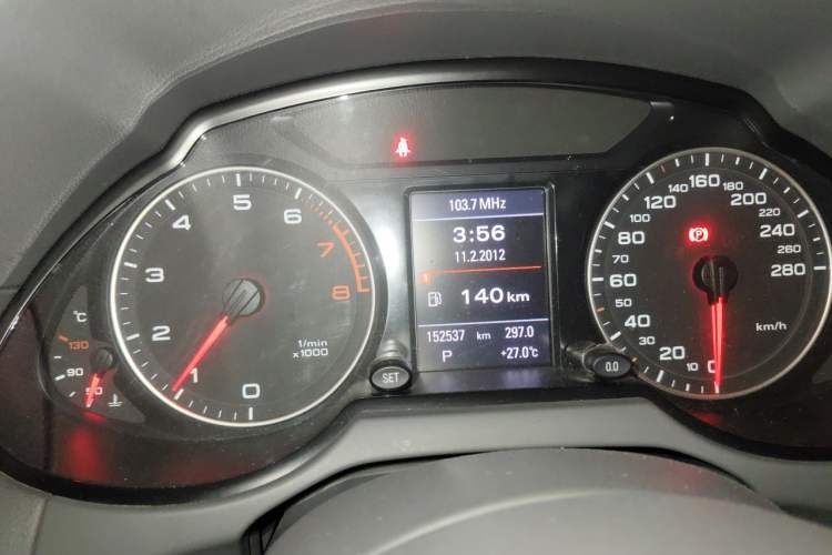 Used Audi Q5 2012 2.0TFSI Comfort Version Odometer Close Up