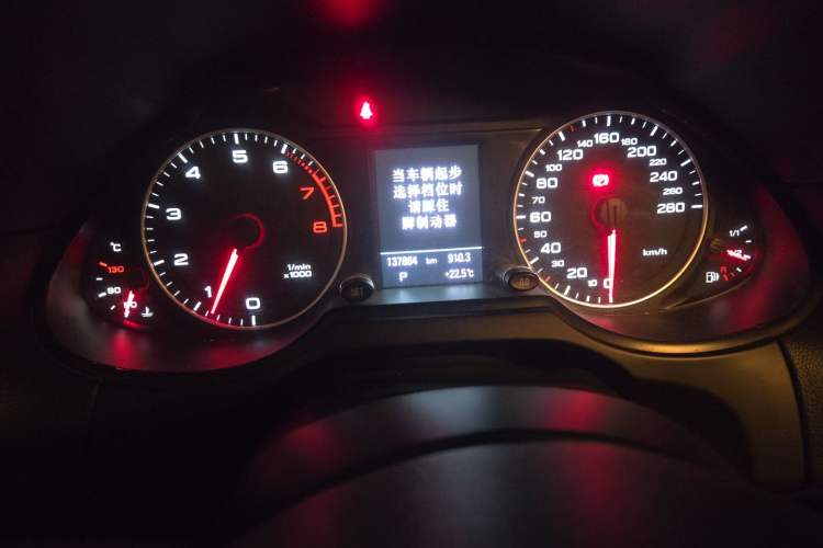 Used Audi Q5 2012 2.0TFSI Comfort Version Odometer Close Up