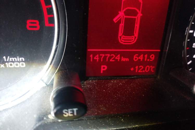 Used Audi Q5 2012 2.0TFSI Technology Model Odometer Close Up