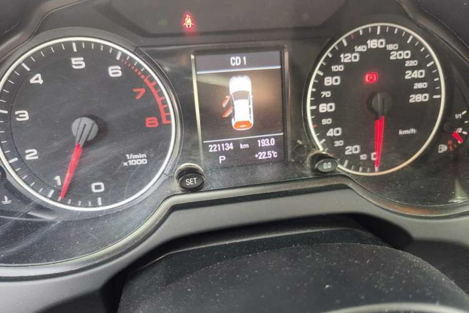 Used Audi Q5 2012 2.0TFSI Comfort Version Odometer Close Up