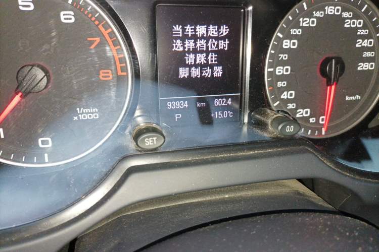 Used Audi Q5 2012 2.0TFSI Comfort Version Odometer Close Up