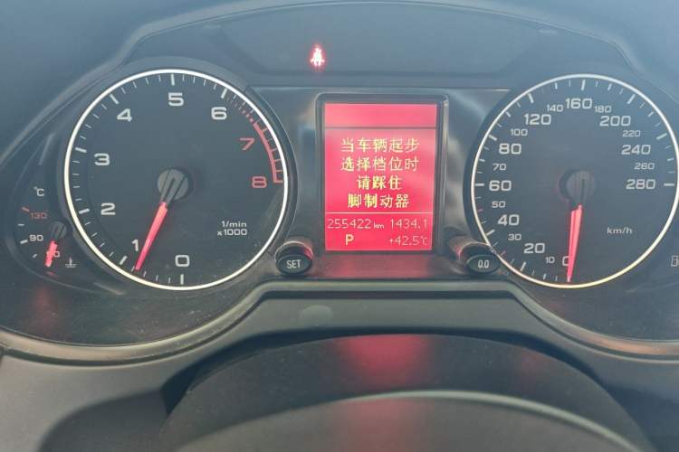 Used Audi Q5 2012 2.0TFSI Technology Model Odometer Close Up