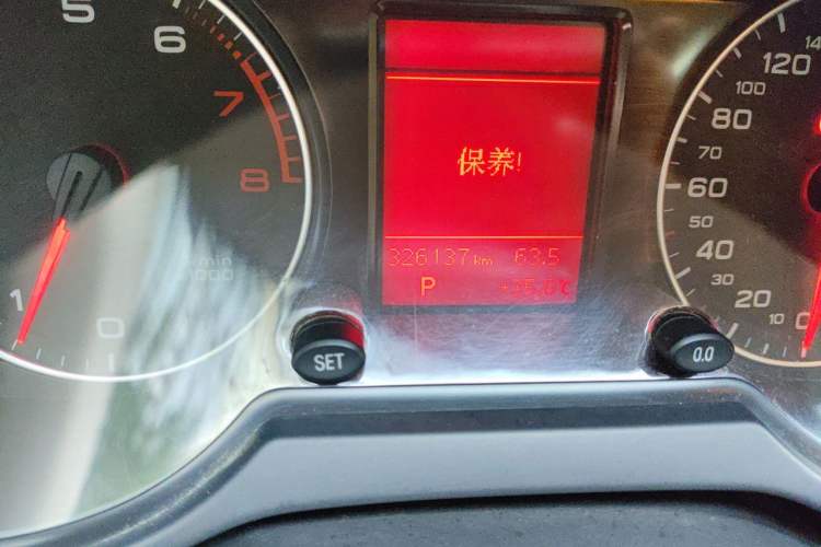 Used Audi Q5 2012 2.0TFSI Technology Model Odometer Close Up