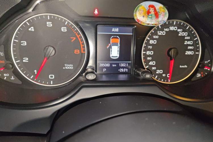 Used Audi Q5 2012 2.0TFSI Luxury Edition Odometer Close Up