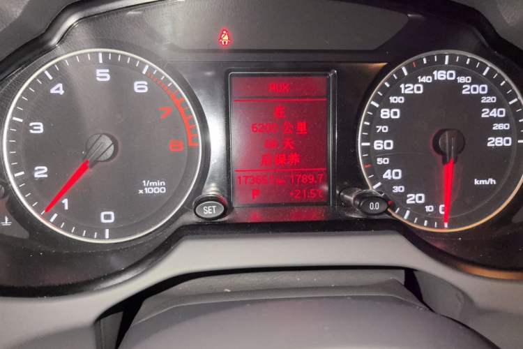 Used Audi Q5 2012 2.0TFSI Technology Model Odometer Close Up