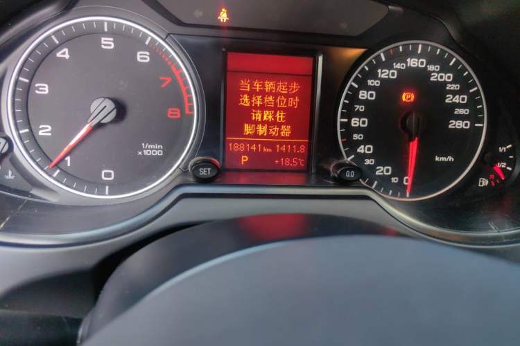 Used Audi Q5 2012 2.0TFSI Technology Model Odometer Close Up