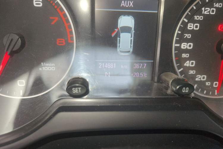 Used Audi Q5 2012 2.0TFSI Comfort Version Odometer Close Up