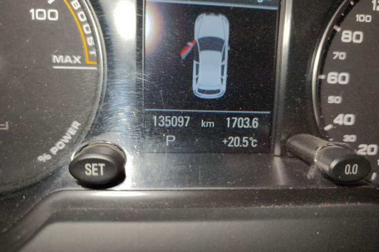 Used Audi Q5 2012 2.0TFSI hybrid Odometer Close Up