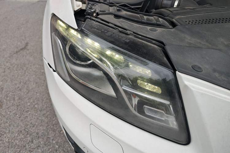 Used Audi Q5 2012 2.0TFSI Comfort Version Right Front Headlight