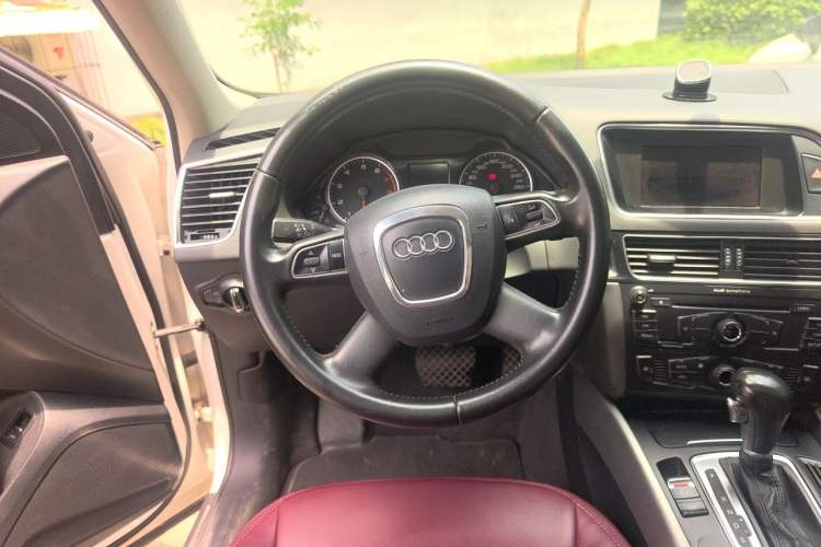Used Audi Q5 2012 2.0TFSI Trendy Edition Steering Wheel