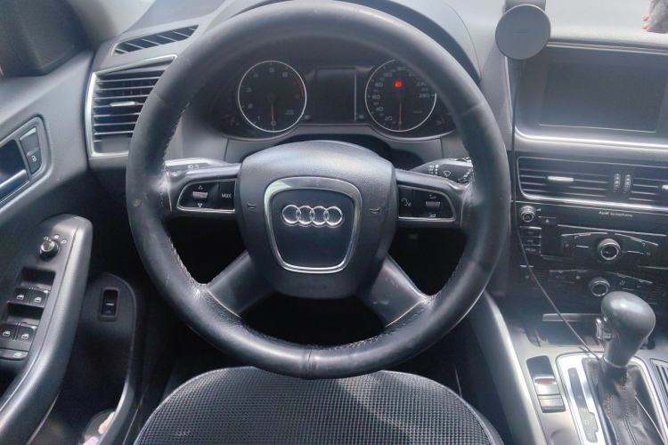 Used Audi Q5 2012 2.0TFSI Trendy Edition Steering Wheel
