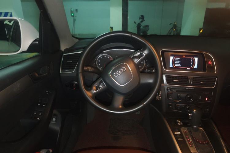Used Audi Q5 2012 2.0TFSI Trendy Edition Steering Wheel