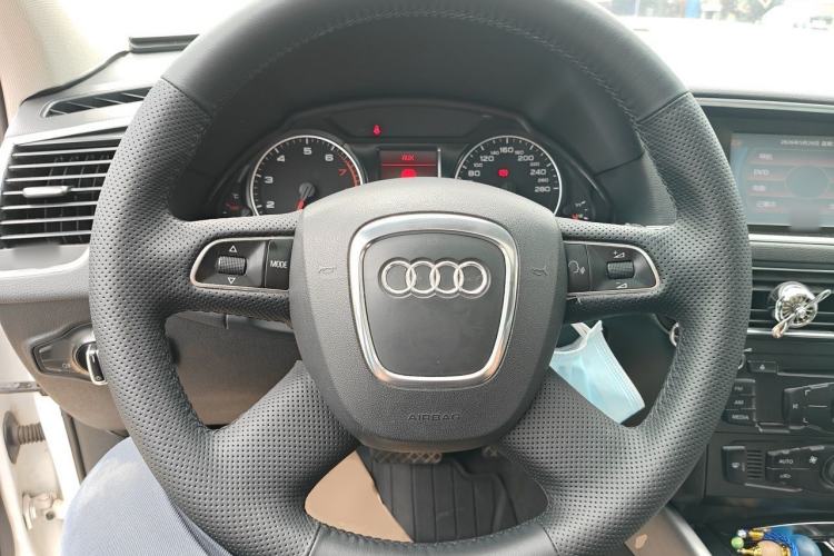 Used Audi Q5 2012 2.0TFSI Trendy Edition Steering Wheel