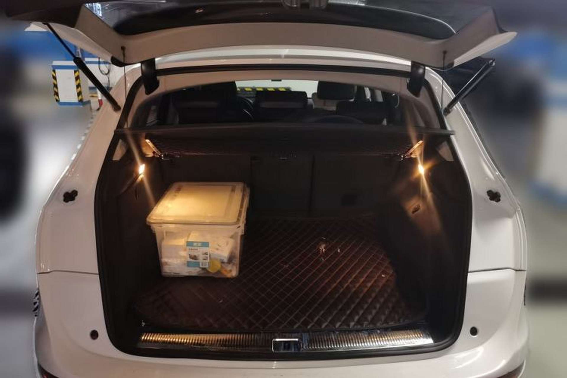Used Audi Q5 2012 2.0TFSI hybrid Trunk