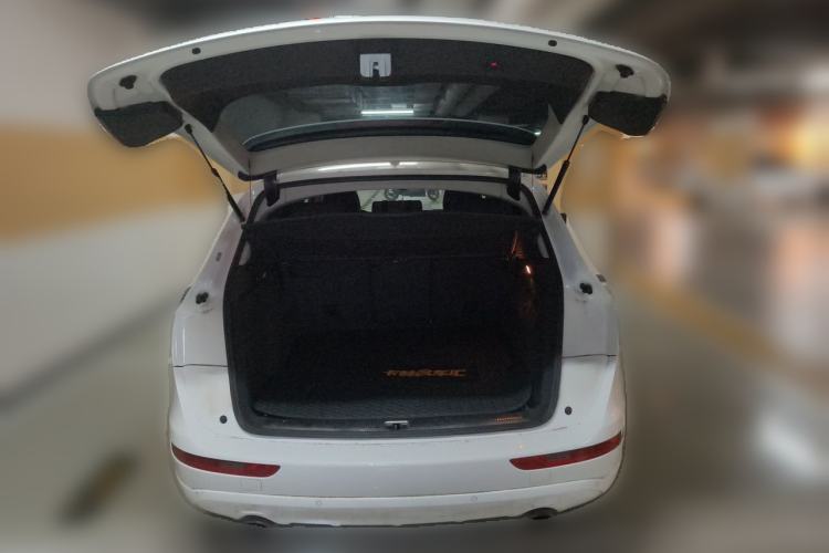 Used Audi Q5 2012 2.0TFSI hybrid Trunk