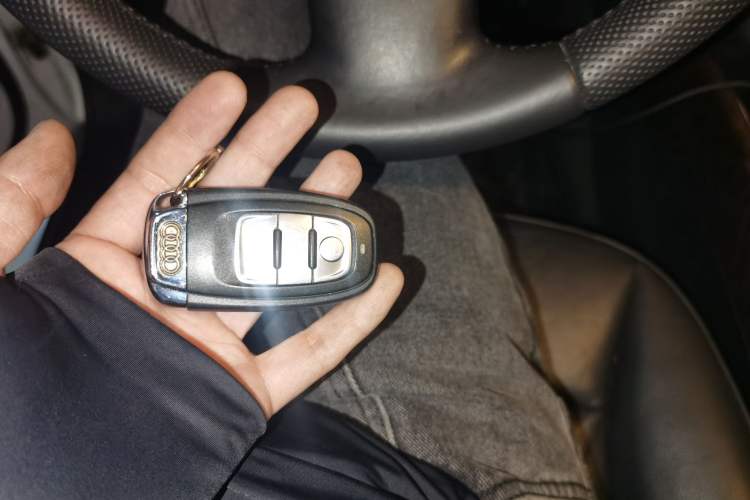 Used Audi Q5 2012 2.0TFSI hybrid Vehicle Key