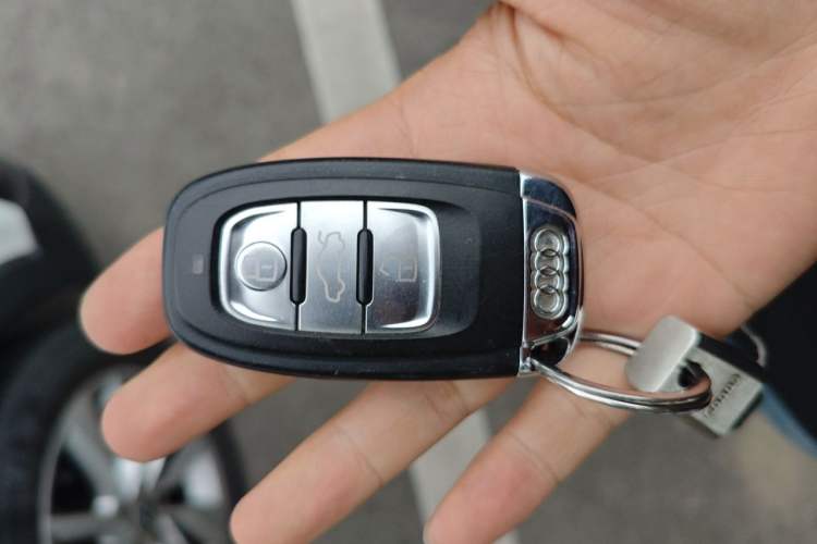 Used Audi Q5 2012 2.0TFSI Comfort Version Vehicle Key