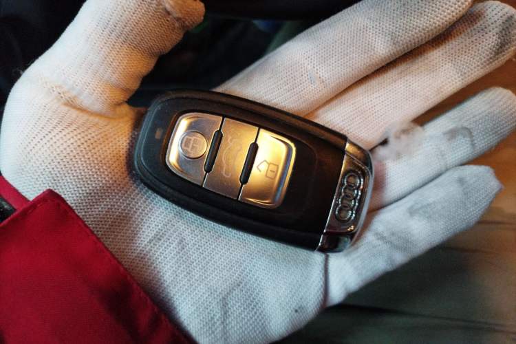 Used Audi Q5 2012 2.0TFSI Technology Model Vehicle Key