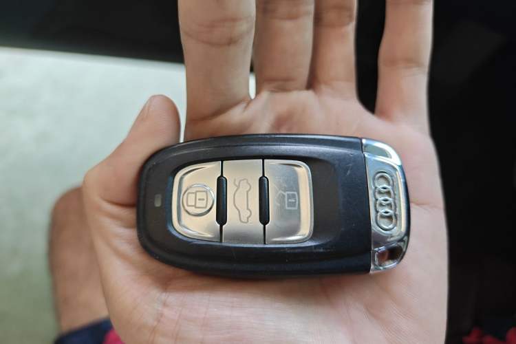 Used Audi Q5 2012 2.0TFSI Technology Model Vehicle Key