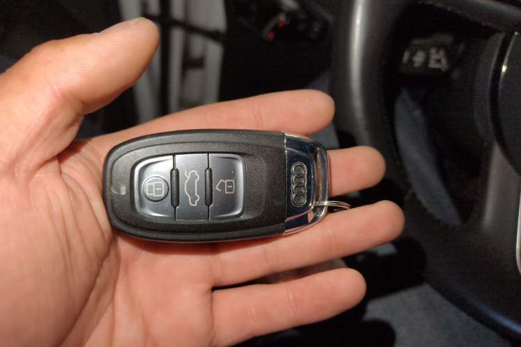 Used Audi Q5 2012 2.0TFSI hybrid Vehicle Key