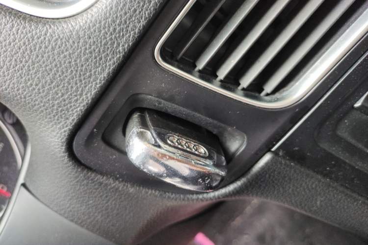 Used Audi Q5 2012 2.0TFSI Comfort Version Vehicle Key