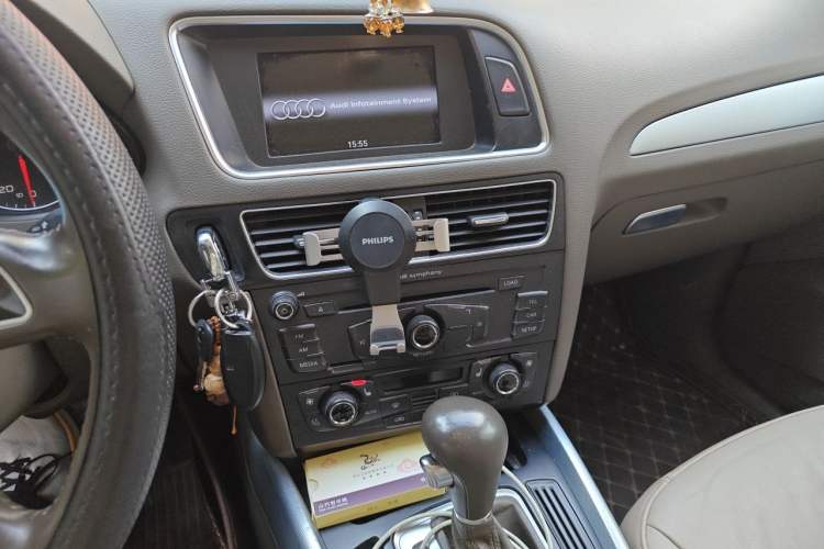 Used Audi Q5 2012 2.0TFSI Technology Model Audio And AC Panel