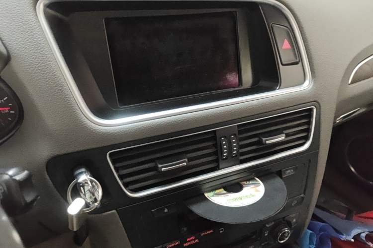Used Audi Q5 2012 2.0TFSI Luxury Edition Audio And AC Panel