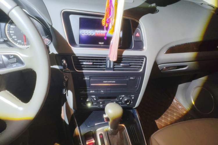 Used Audi Q5 2012 2.0TFSI Comfort Version Audio And AC Panel