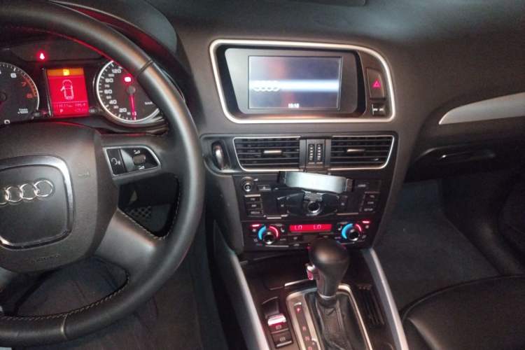 Used Audi Q5 2012 2.0TFSI Technology Model Audio And AC Panel